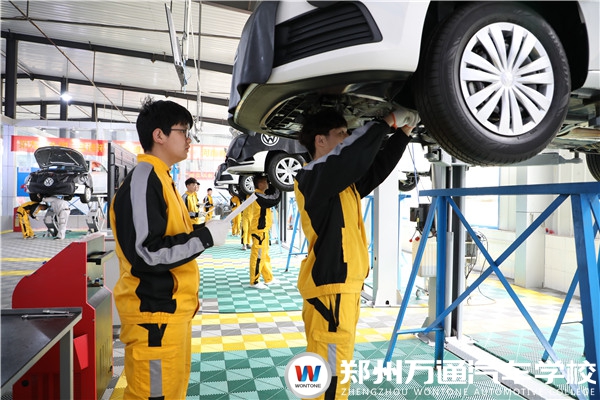年末想轉行的“打工人”，來鄭州萬通學“硬核”技能吧~