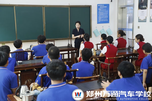 鄭州萬通航空專場職素課開講，企業導師陳娜蘭助力學子精準職業規劃